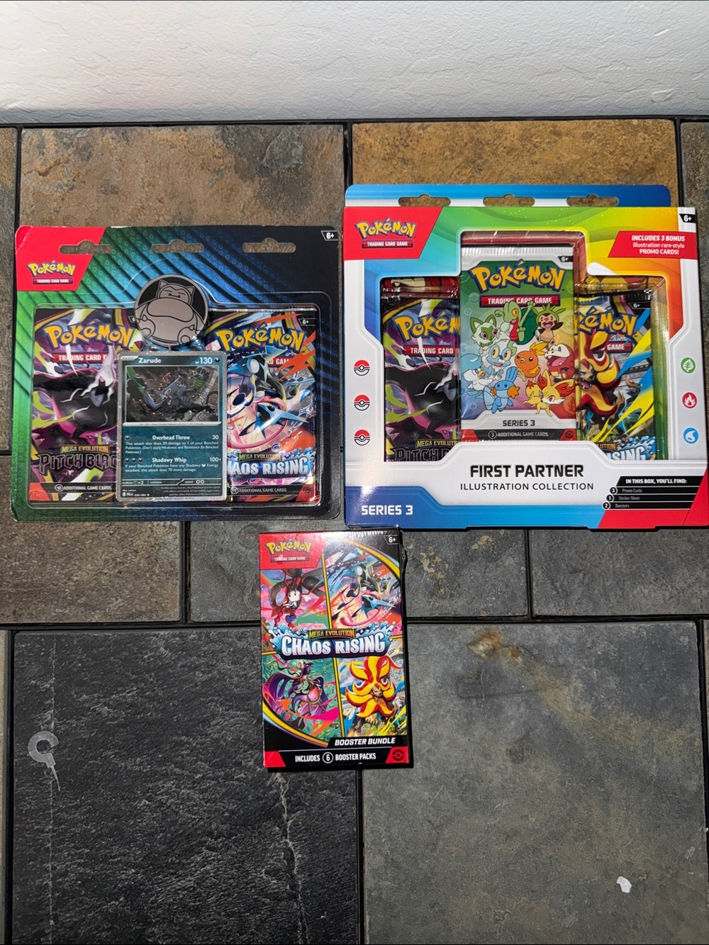 Pokémon Bundle First Partner, Chaos Rising, Pitch Black